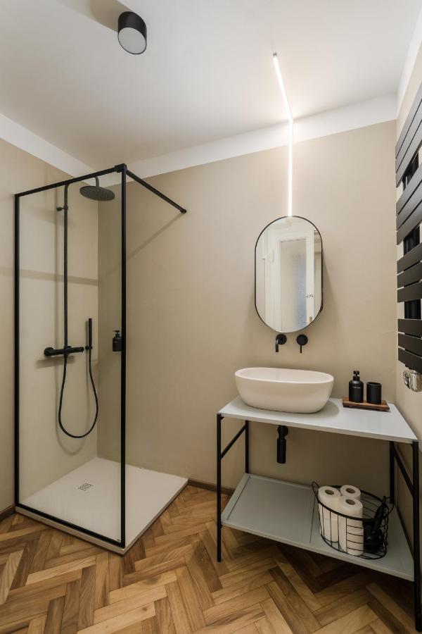 Casa Unica Milano - Elegant Apartment With Balcony - Centrale 1 Exterior photo