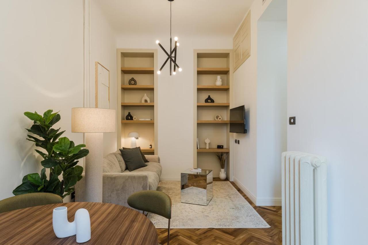 Casa Unica Milano - Elegant Apartment With Balcony - Centrale 1 Exterior photo